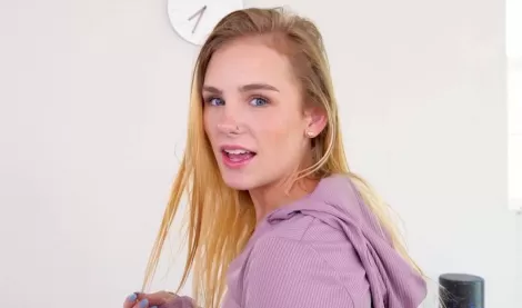 Милашку Натали, нежно трахают на порно кастинге