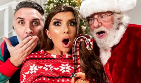 Сладкая милфа получила идеальный секс под елку в качестве подарка