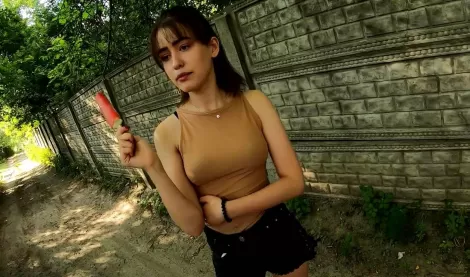 Пикапер из Питера познакомился с красивой девушкой в селе и предложил той секс