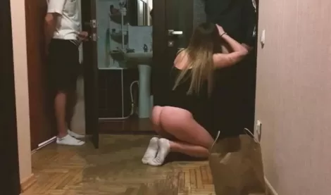 Муж подглядывал как его русскую жену выебал лучший друг