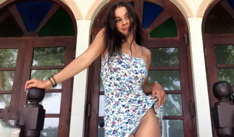 Взял на отдых с собой красивую россиянку и теперь каждый день нежно трахает ее